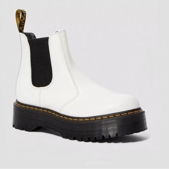 Dr. Martens 2976 Smooth Leather Platform Chelsea Boots NWT White Size 8 - Picture 2 of 16